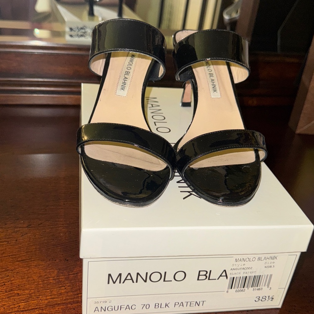 Manolo Blahnik ANGUFAC BLk PAT Double-Strap Sandals 38.5/(US 8M). Excellent POC